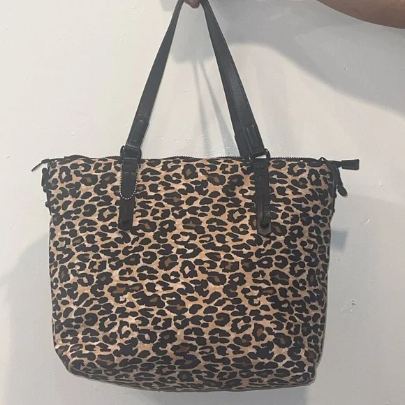 Hang accessories purse it’s brand new never used - Picture 3 of 4